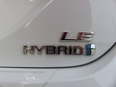 Used 2018 Toyota Camry LE FWD image 14