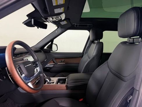 New 2025 Land Rover Range Rover SE image 5