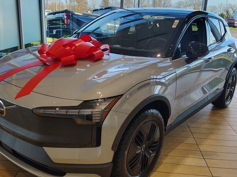 New 2026 Volvo EX30 Cross Country Ultra image 5