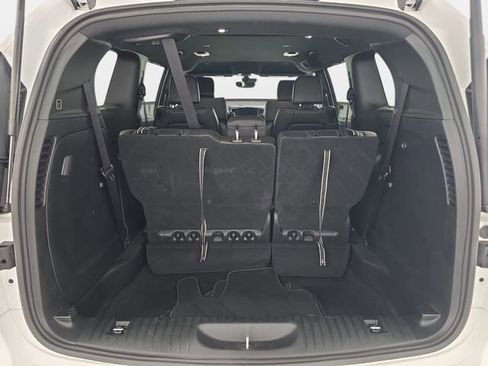 Used 2025 Chrysler Pacifica Select FWD image 32