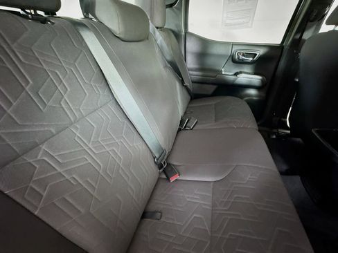 Used 2016 Toyota Tacoma TRD Sport w/ Towing Package image 25