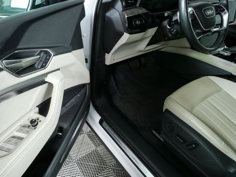 Used 2024 Audi Q8 e-tron Premium Plus AWD/4WD image 8