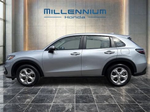 Used 2023 Honda HR-V LX image 2