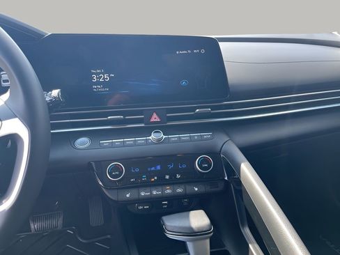 Used 2024 Hyundai Elantra Limited image 18