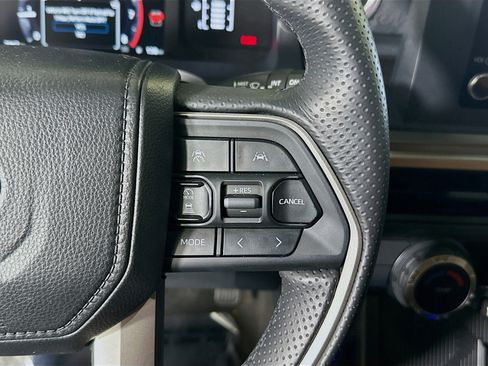 Used 2025 Toyota 4Runner SR5 AWD/4WD image 17