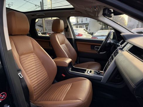 Used 2018 Land Rover Discovery Sport HSE Luxury image 17