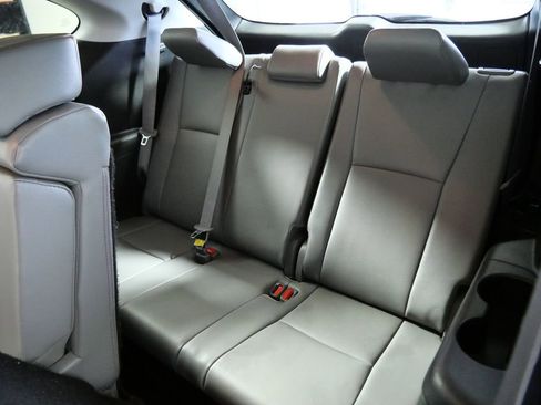 Used 2023 Toyota Highlander XLE AWD/4WD image 17