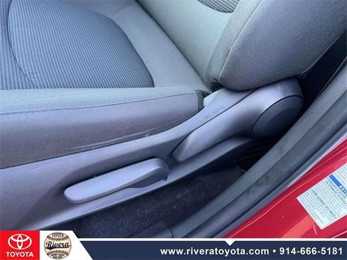 Used 2022 Toyota RAV4 LE image 15