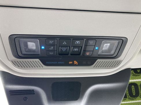 Used 2025 Ford Expedition Active image 29