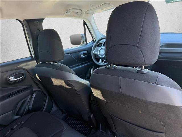 Used 2023 Jeep Renegade Latitude AWD/4WD image 22