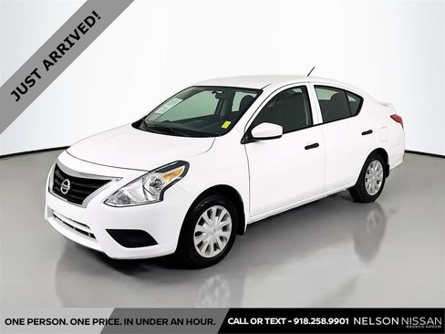 Used 2017 Nissan Versa S Plus FWD image 1
