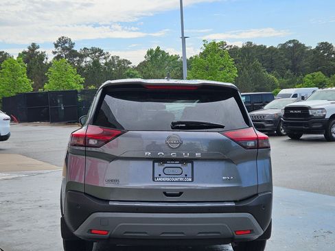Used 2023 Nissan Rogue SV FWD image 6