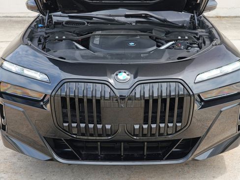 Used 2023 BMW 740i w/ Executive Package RWD image 8