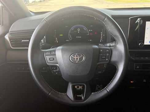Used 2025 Toyota Camry SE AWD/4WD image 13