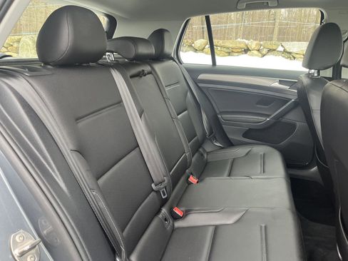 Used 2017 Volkswagen Golf Wolfsburg Edition image 37