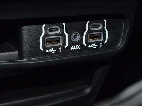 Used 2025 Chrysler Voyager LX FWD image 14