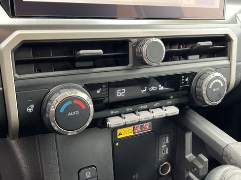 Used 2024 Toyota Tacoma TRD Off-Road w/ TRD Off Road Upgrade Package image 18