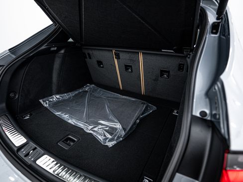 Certified 2026 Porsche Macan image 24