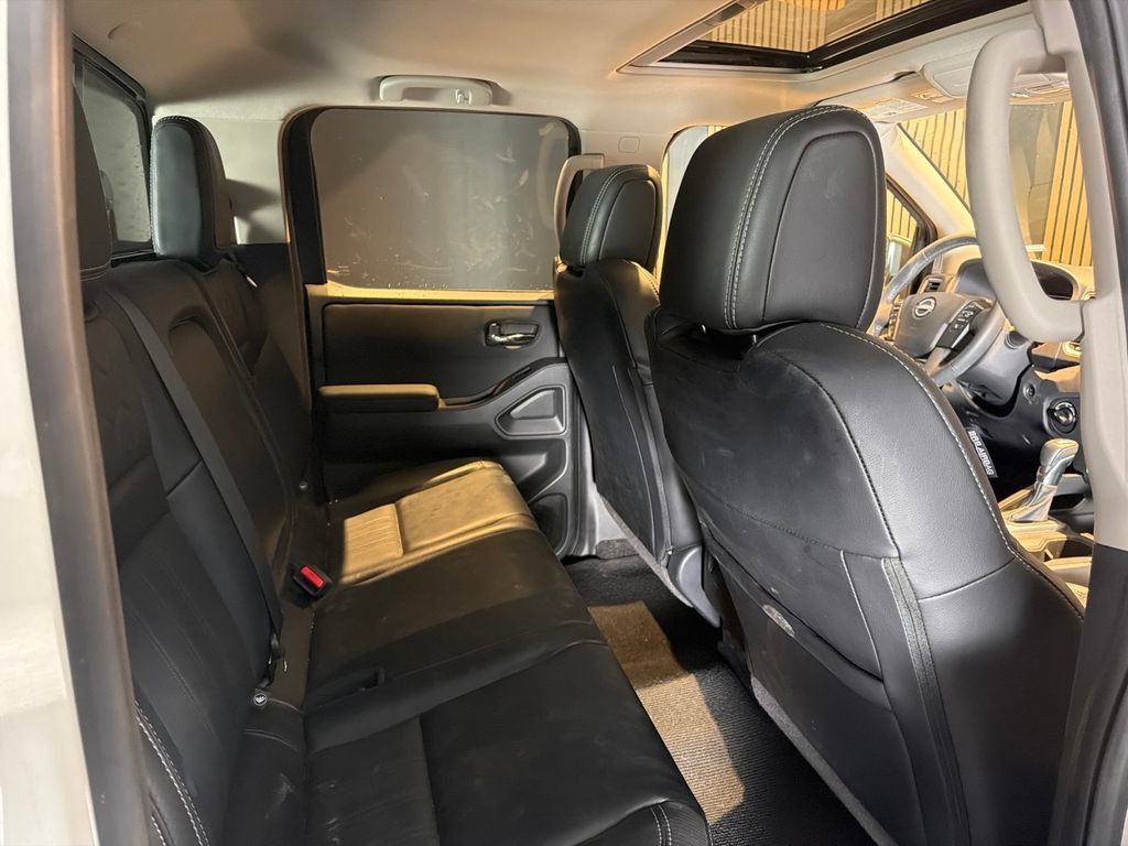 Used 2024 Nissan Frontier SL w/ Technology Package AWD/4WD image 11
