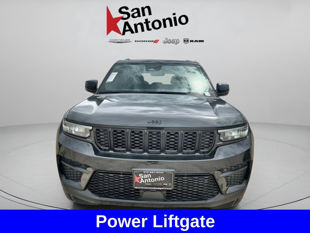 New 2025 Jeep Grand Cherokee Altitude RWD image 4