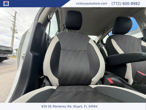 Used 2020 Nissan Versa SV FWD image 14
