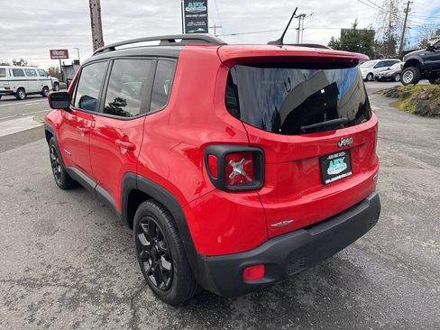 Used 2015 Jeep Renegade Latitude image 3