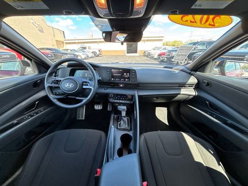 Certified 2025 Hyundai Elantra Sport FWD image 16