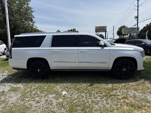 Used 2016 Cadillac Escalade ESV Platinum RWD image 6