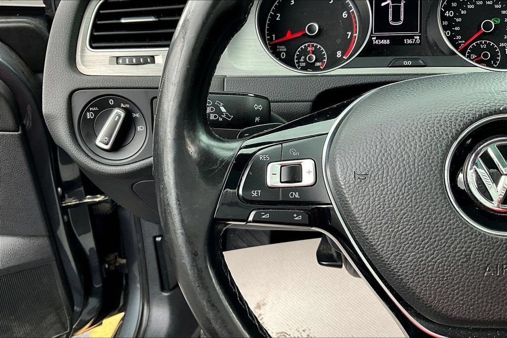 Used 2016 Volkswagen Golf SE FWD image 11