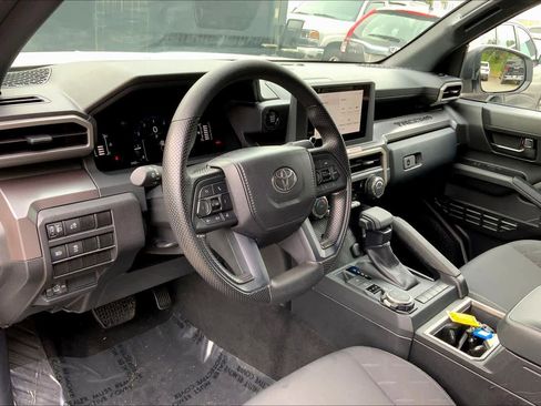 Used 2024 Toyota Tacoma SR5 AWD/4WD image 43