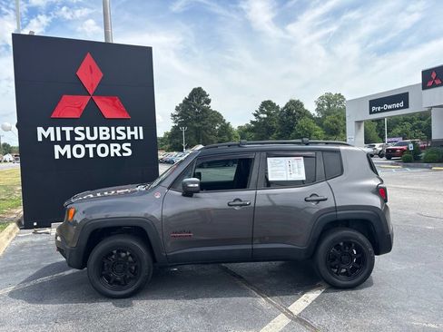 Used 2016 Jeep Renegade Trailhawk w/ Premium Trailhawk Package AWD/4WD image 6