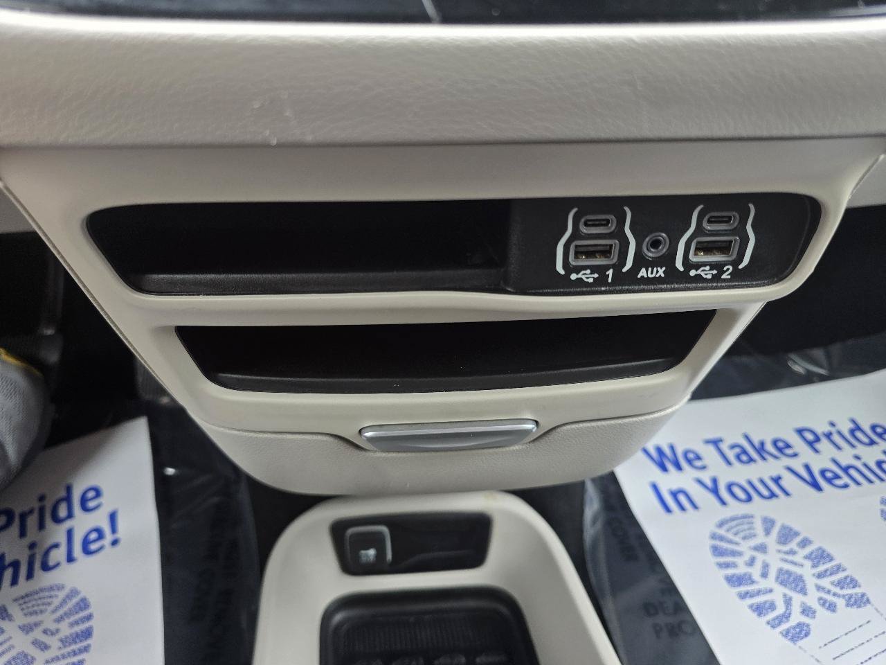Used 2023 Chrysler Pacifica Touring-L FWD image 33