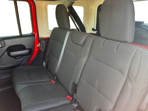 Used 2018 Jeep Wrangler Unlimited Sport S AWD/4WD image 16