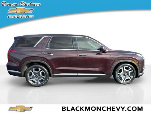 Used 2023 Hyundai Palisade SEL w/ Premium Package image 2