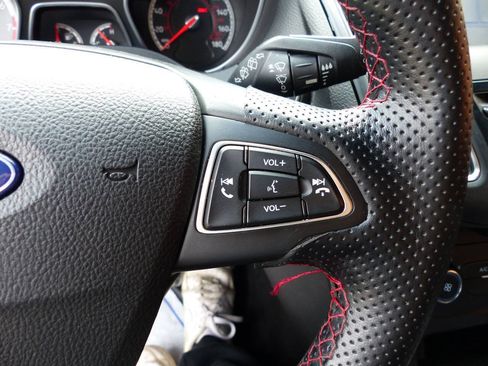 Used 2017 Ford Focus ST FWD image 32