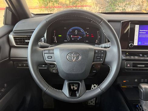 Used 2026 Toyota Camry SE FWD image 28