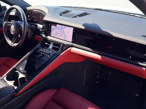 Certified 2025 Porsche Panamera image 23