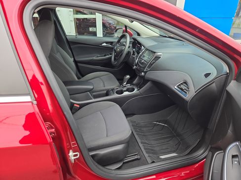 Certified 2018 Chevrolet Cruze LT w/ Convenience Package image 21