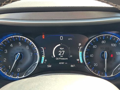 Used 2024 Chrysler Pacifica Touring-L FWD image 20