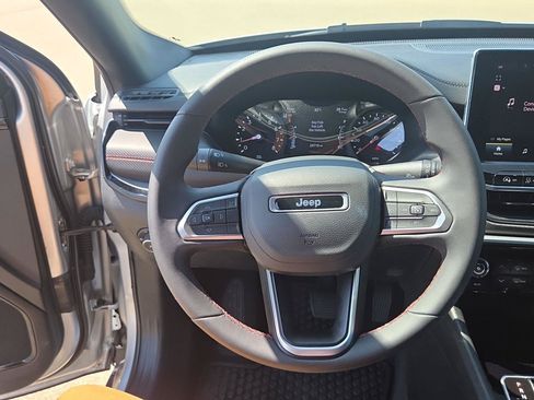 Used 2025 Jeep Compass Trailhawk AWD/4WD image 26