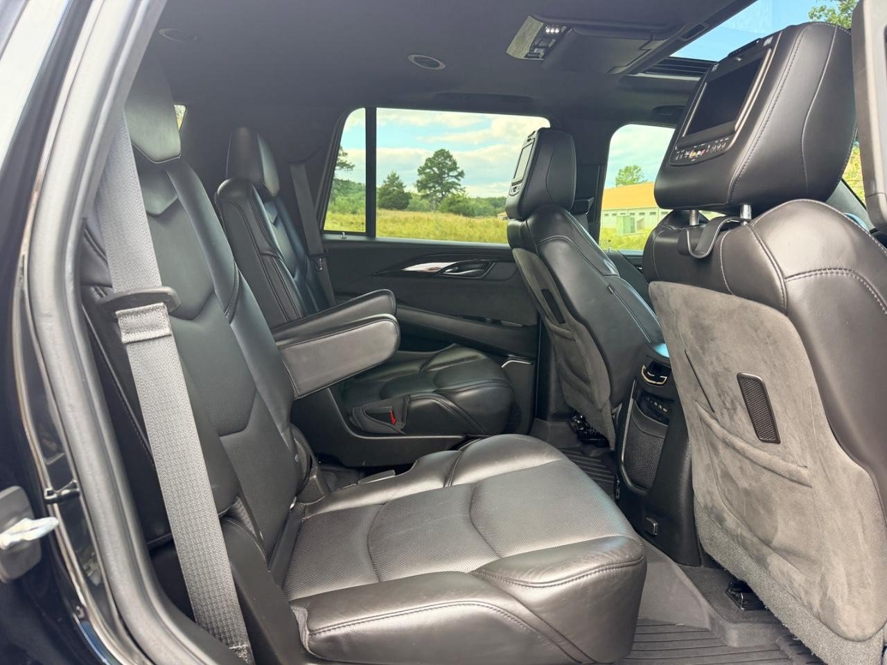 Used 2018 Cadillac Escalade Platinum AWD/4WD image 11