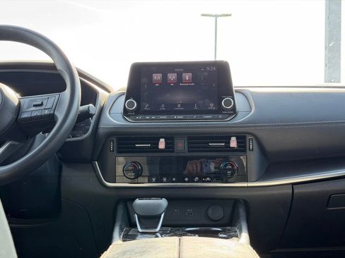 Used 2023 Nissan Rogue SV image 20