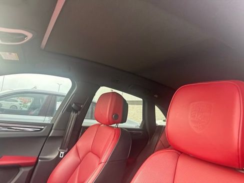 Used 2024 Porsche Macan AWD/4WD image 25