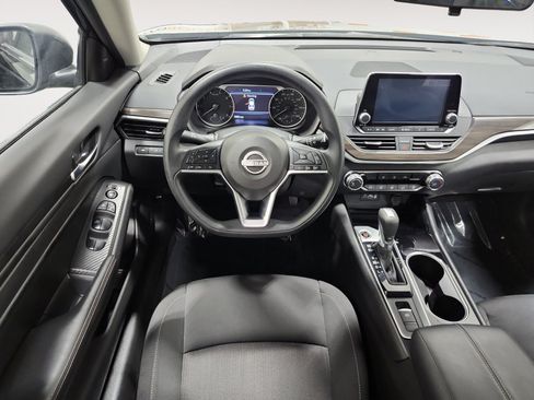 Used 2024 Nissan Altima 2.5 SV AWD/4WD image 10