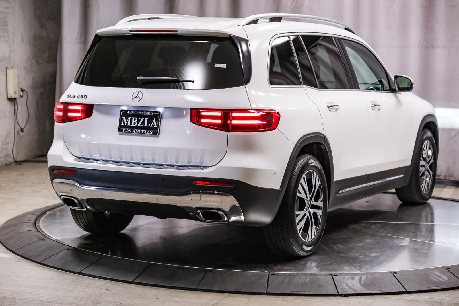 Used 2024 Mercedes-Benz GLB 250 image 4