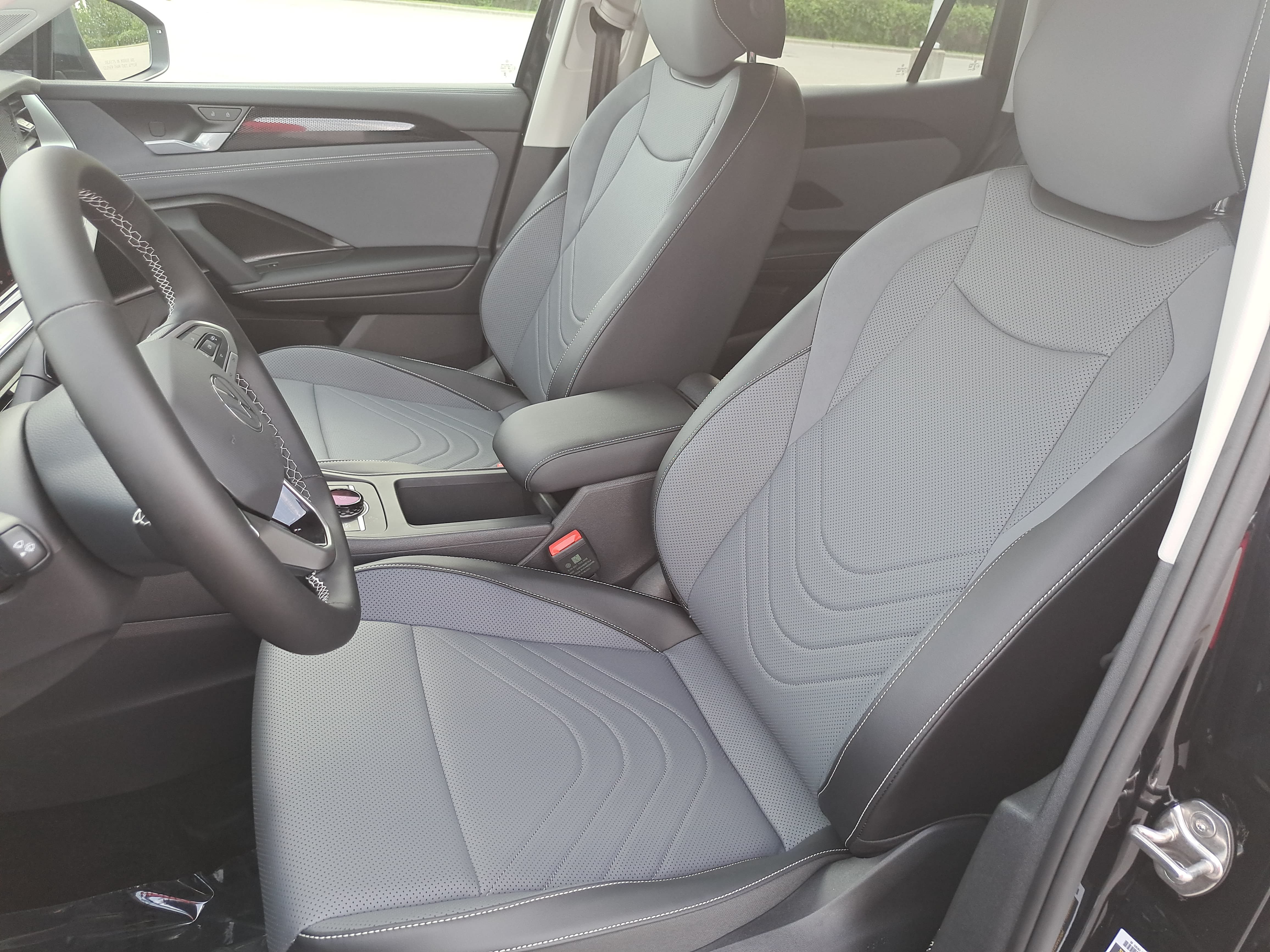 Used 2026 Volkswagen Tiguan SE FWD image 15