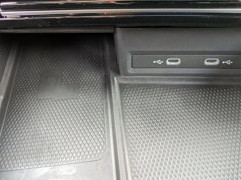 Used 2024 Volkswagen Atlas Cross Sport SEL Premium R-Line image 27