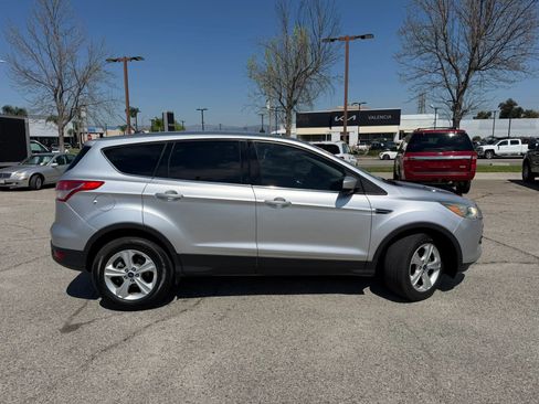 Used 2015 Ford Escape SE image 2