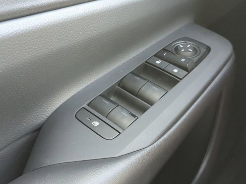 Used 2025 Toyota Prius LE FWD image 21