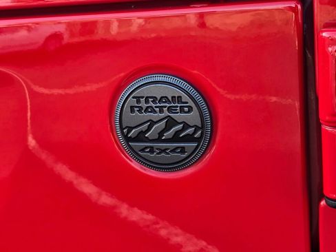 Used 2022 Jeep Gladiator Sport image 11